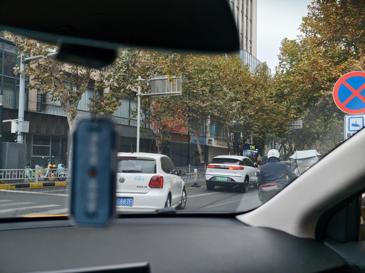 早安，钻石切割尾灯，让我在车海中一眼就看见了它，没错，那就是还有一首歌的小鹏G3