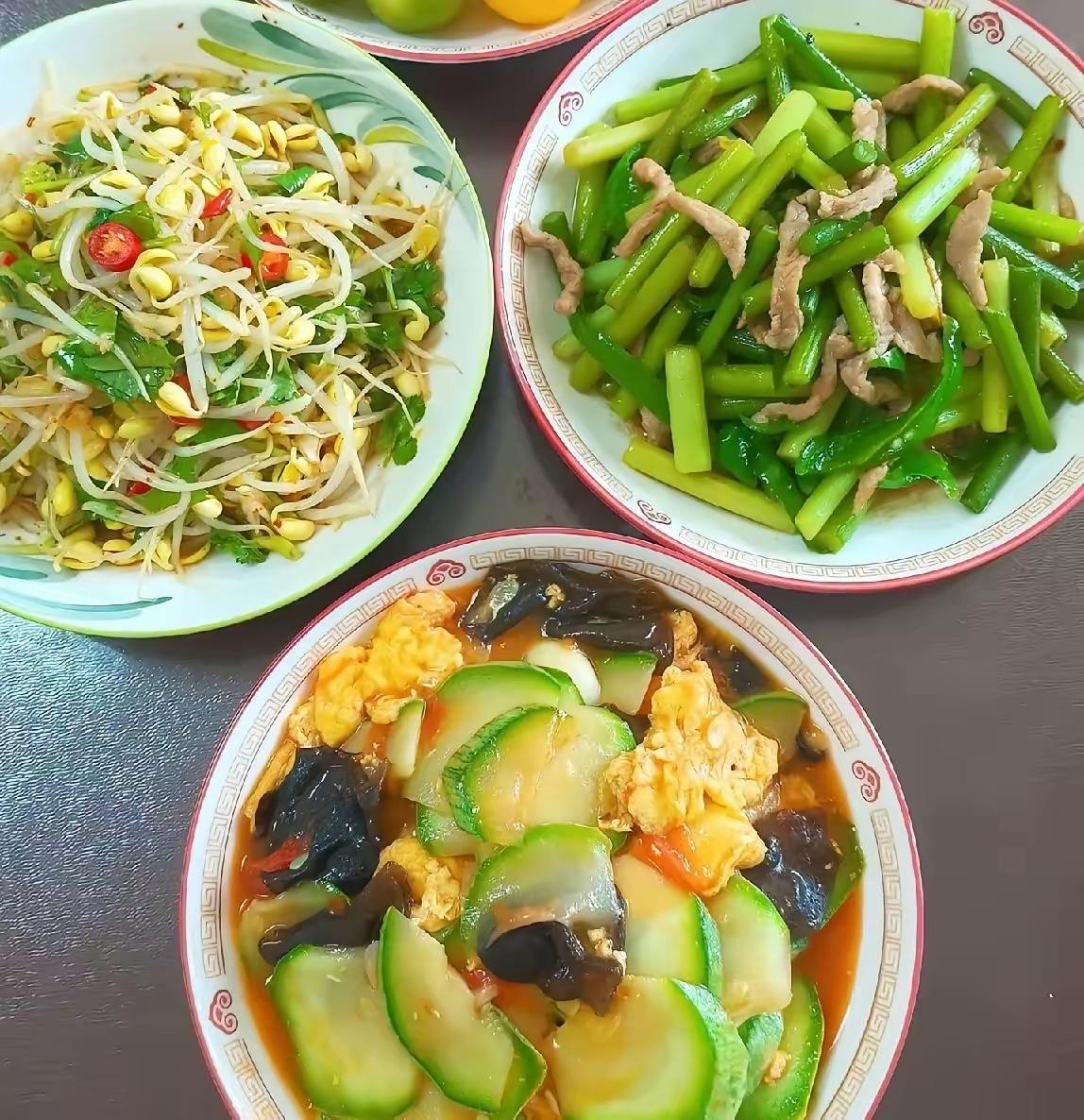 钱，
真的太重要了，
存钱，一定要努力存钱，

我发小阿凯今年35岁，在市区私企