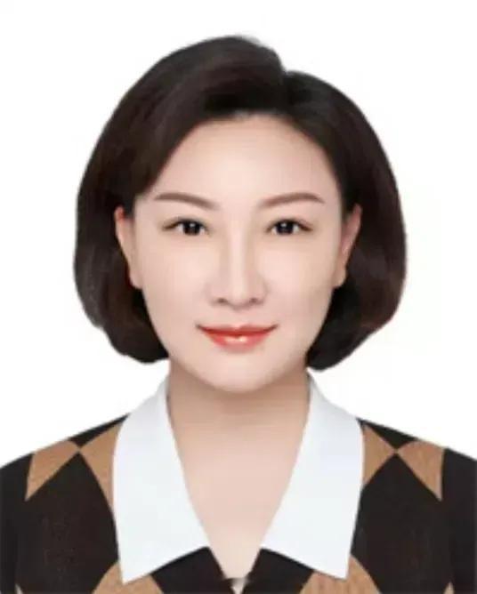 让我们为这四位伟大的母亲点赞：刘滨，生于1977年1月21日，是江苏镇江人，今年