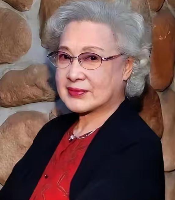 1967年，陈天国在杭州灵隐寺的一棵大树上自缢身亡，在临终前，他特意去见了前妻秦