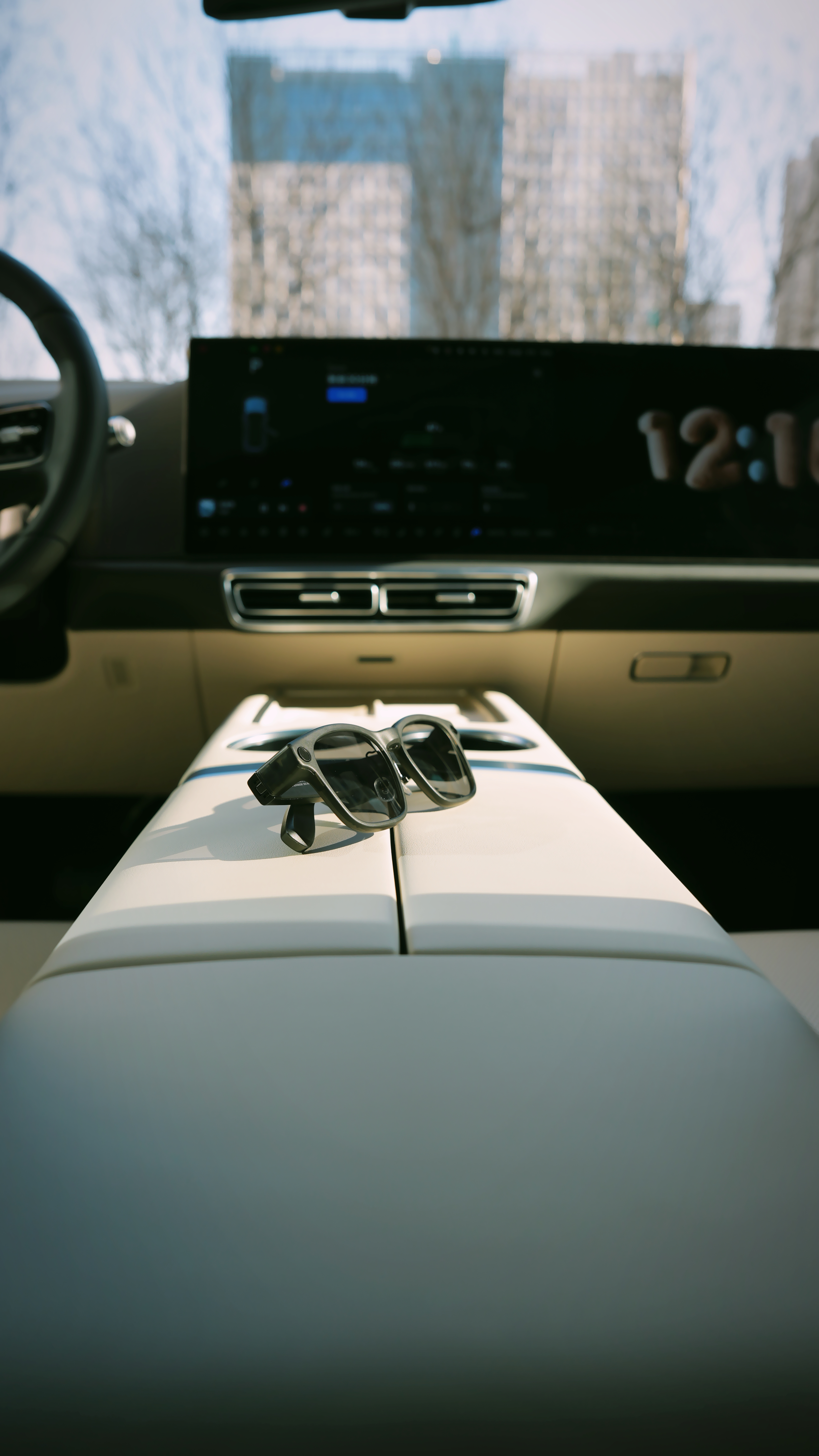 给这个理想的AI拍了组图，感觉怎么样，听说，很难订了现在