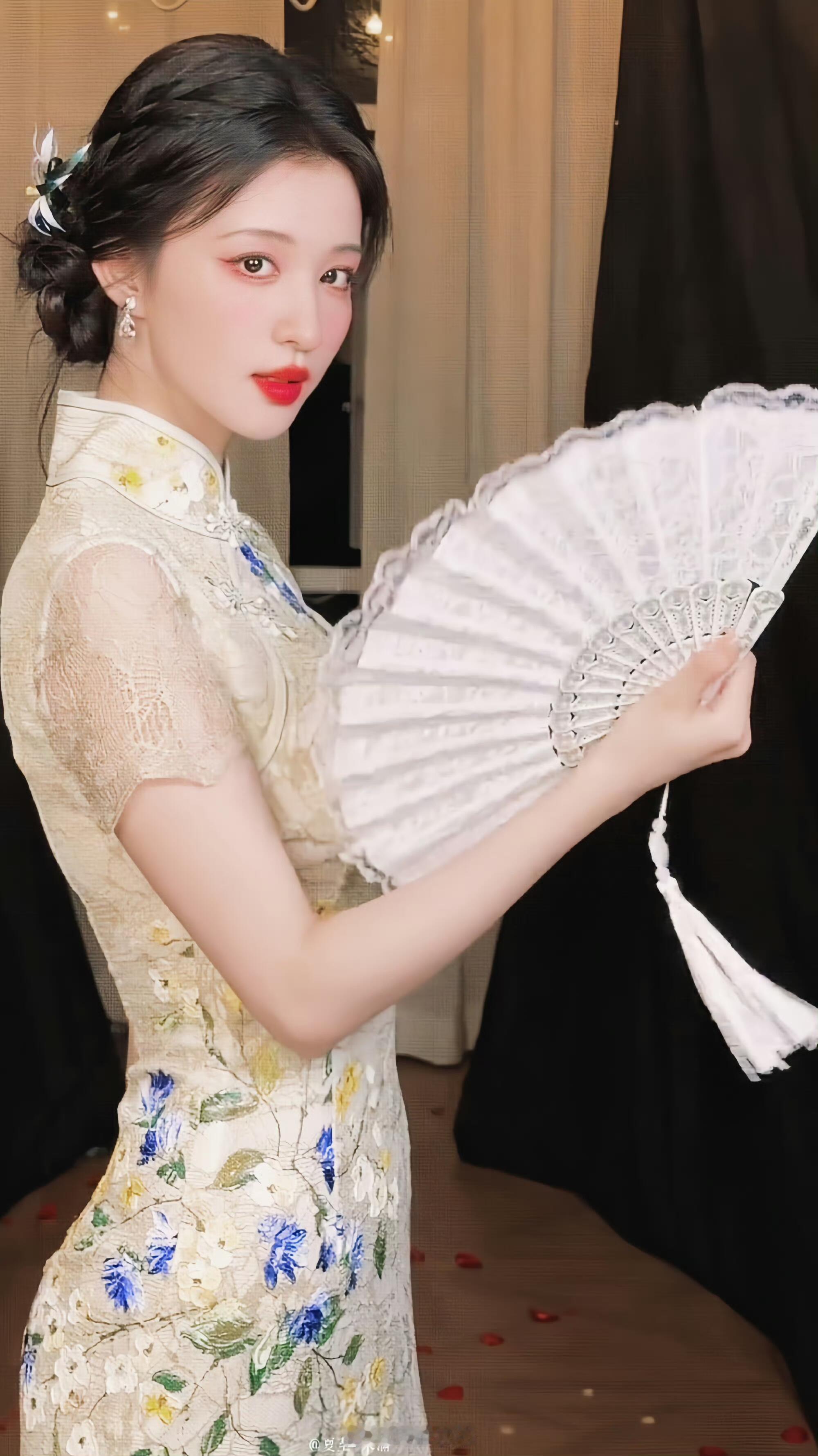 王楚然这惊人的腰臀比 ​​​