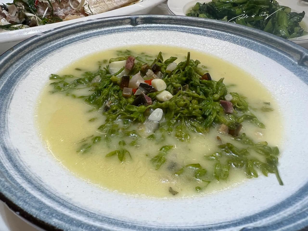 今天晚上我们在浙江省金华市磐安县吃晚饭，其中有一道菜大家竟然都不认识，吃了也没吃