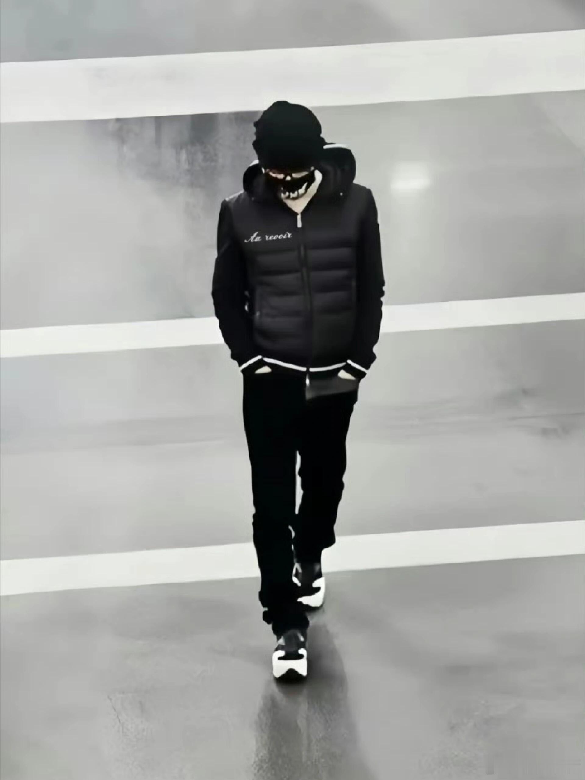 王宝强颜值逆天改命只需一招：遮脸！站姐镜头魔法加持，直接帅成王一博平替！