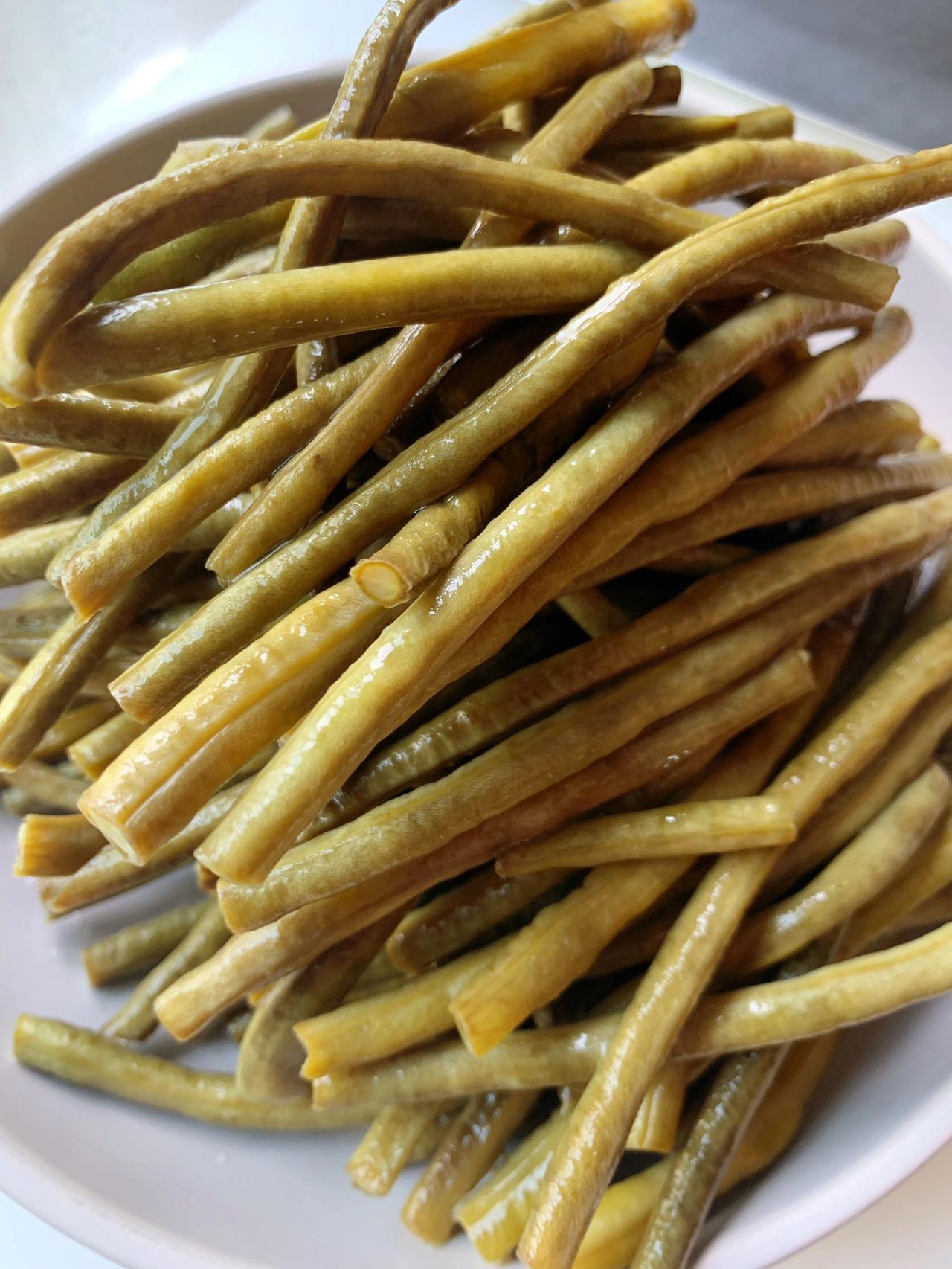 外面的不卫生，教你在家做酸豆角，简单又快速

有多少同学喜欢吃酸豆角举个爪爪，记