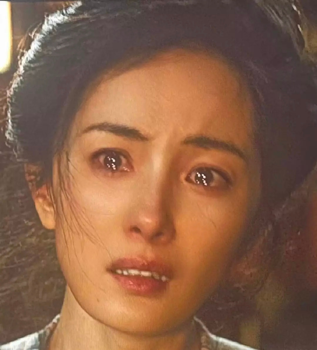 长安的的荔枝，杨幂靠眼技把小角色演出了高光又素又美，不用台词眼睛会说话 ​​​