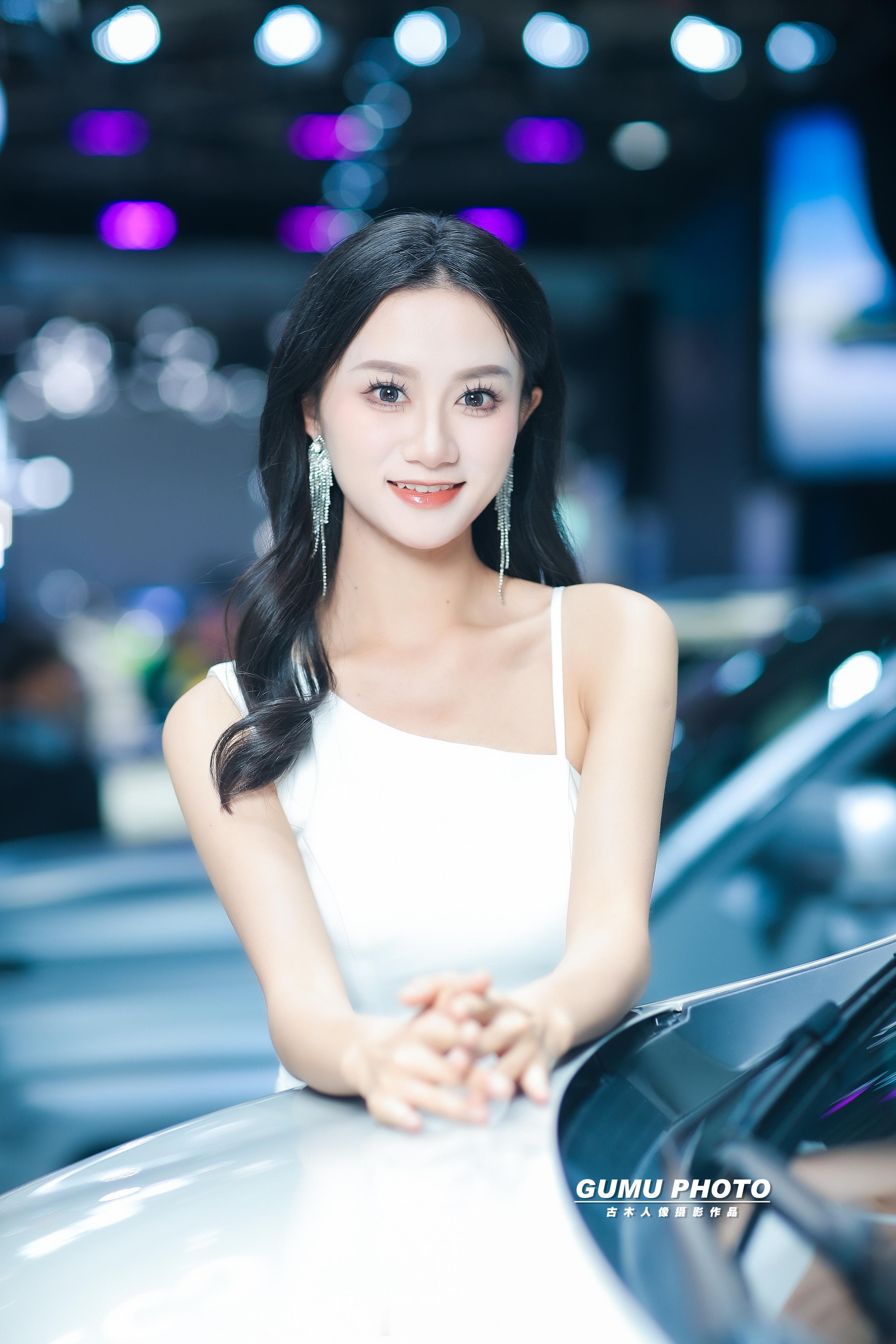 2025贵阳汽车文化节长城汽车展台模特小姐姐。2025贵阳汽车文化节第十五届贵阳