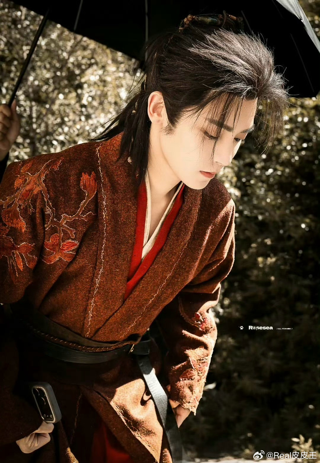 听说《攻玉》是先确定了侯明昊，再去选择女主角的。看来，侯明昊此前的剧在优酷播的平