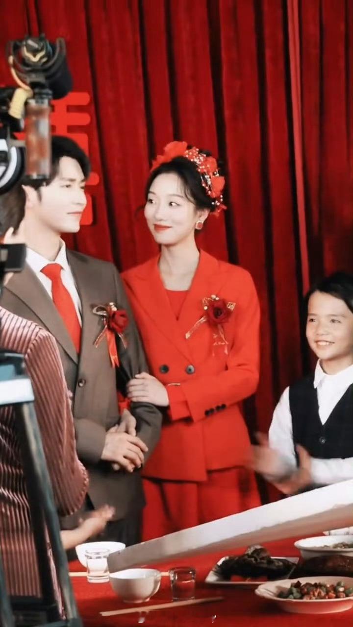 短剧有自己的父母爱情还有谁没看《错换人生1977》！！速看强推！我在短剧里看到了