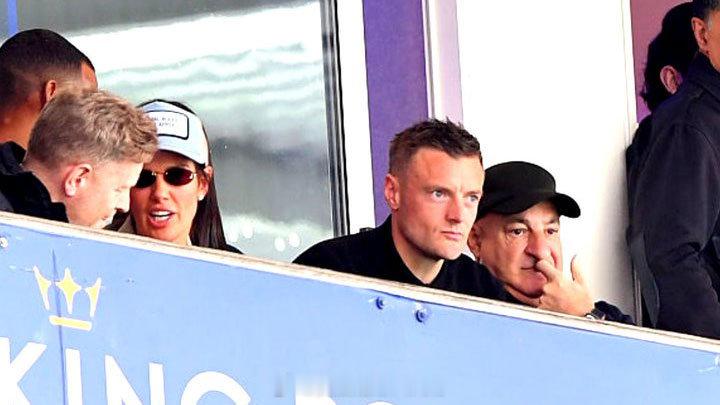 【杀手归来！皇权陷落】英冠联赛，莱斯特城主场0比1不敌斯旺西。由于保级对手朴茨茅