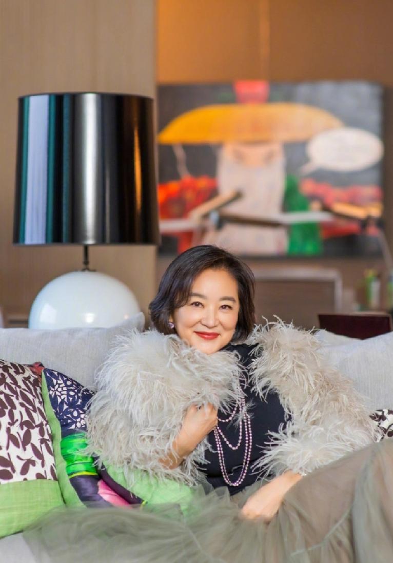 71岁“大美人”林青霞已淡出幕前多年，近年开设社交平台后，增加了与外界的接触，偶