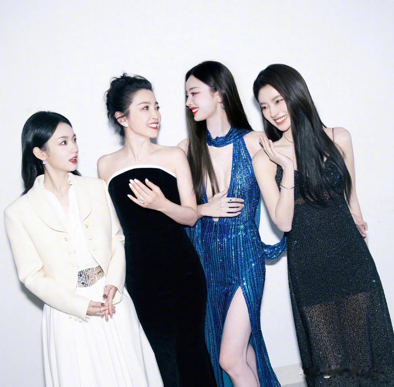 真的是冻龄！73年的李冰冰，和92年的娜扎，98年的周也，98年的徐若晗同框，身