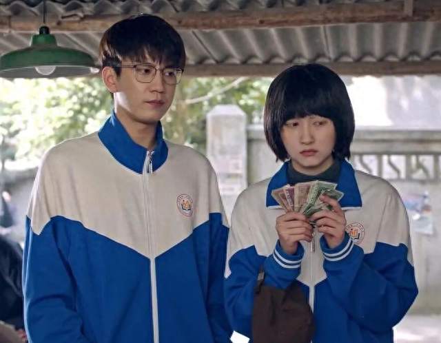 《生逢其时》太离谱了，52岁郭晓东给64岁霍青演儿子，同框像兄弟