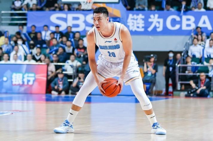 CBA潜力赛让人笑掉大牙，首钢首发五人平均年龄将近31岁

这个赛季的CBA突发