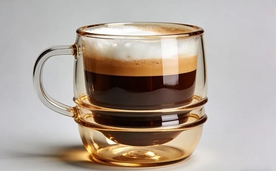 冰咖啡和热咖啡差别居然这么大冰咖啡和热咖啡的核心差异体现在风味萃取、口感呈现、提