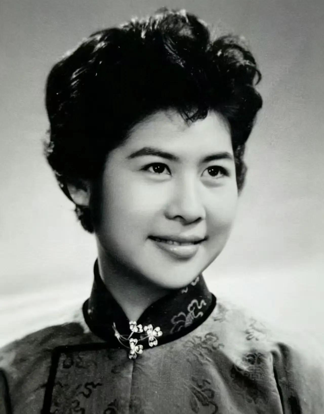86岁的京剧老旦孙花满离世了，
特意了解了一下她的家人，
原以为她父亲培养了5个