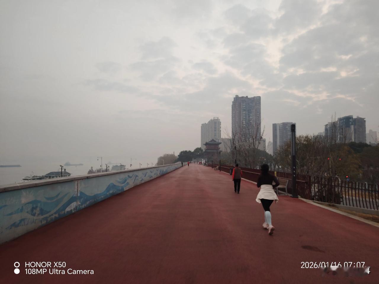 晒图笔记大赛1月16日长江岸边晨练打卡分享运动