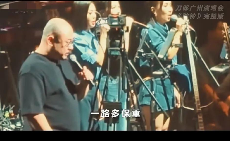 #都来点评刀郎# 刀郎老师成都演唱会刀郎老师现场哽咽，泪洒舞台，感动了无数歌迷，