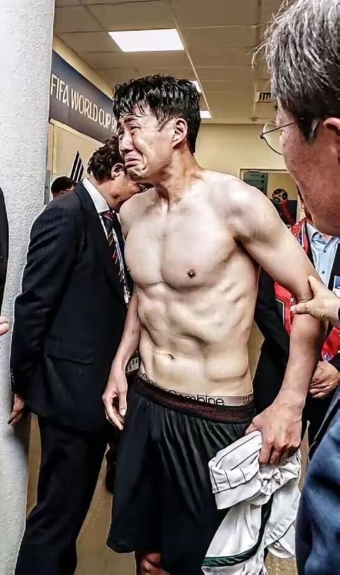 如果不出线也不用太遗憾，毕竟近几年球队的实力肉眼可见的下降。看看球队的灵魂，本届