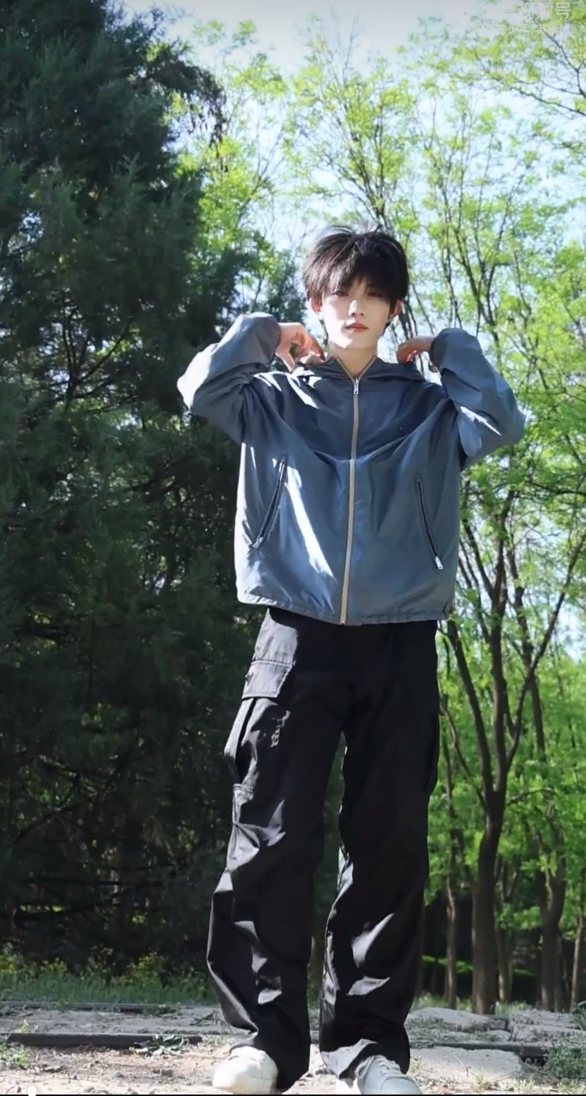 Prada你真的捡到宝了，这么会宣传品牌衣服的孩子你去哪找第二个 