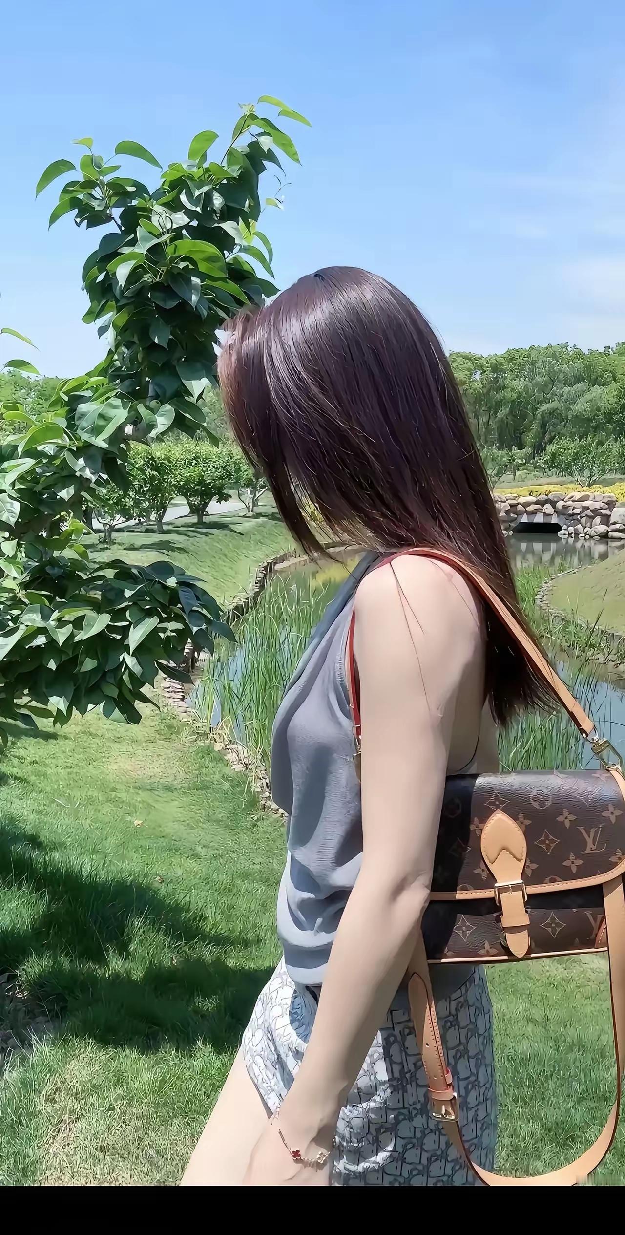 夏日穿搭指南🌞 清新绿意中，感受自然的美好🌿
