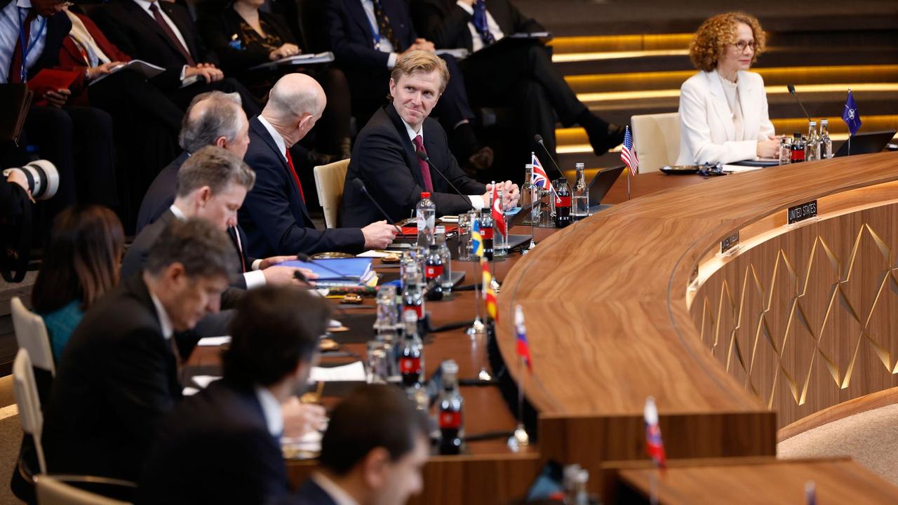 呼吁让北约"更具欧洲特色"——关键人物缺席联盟峰会