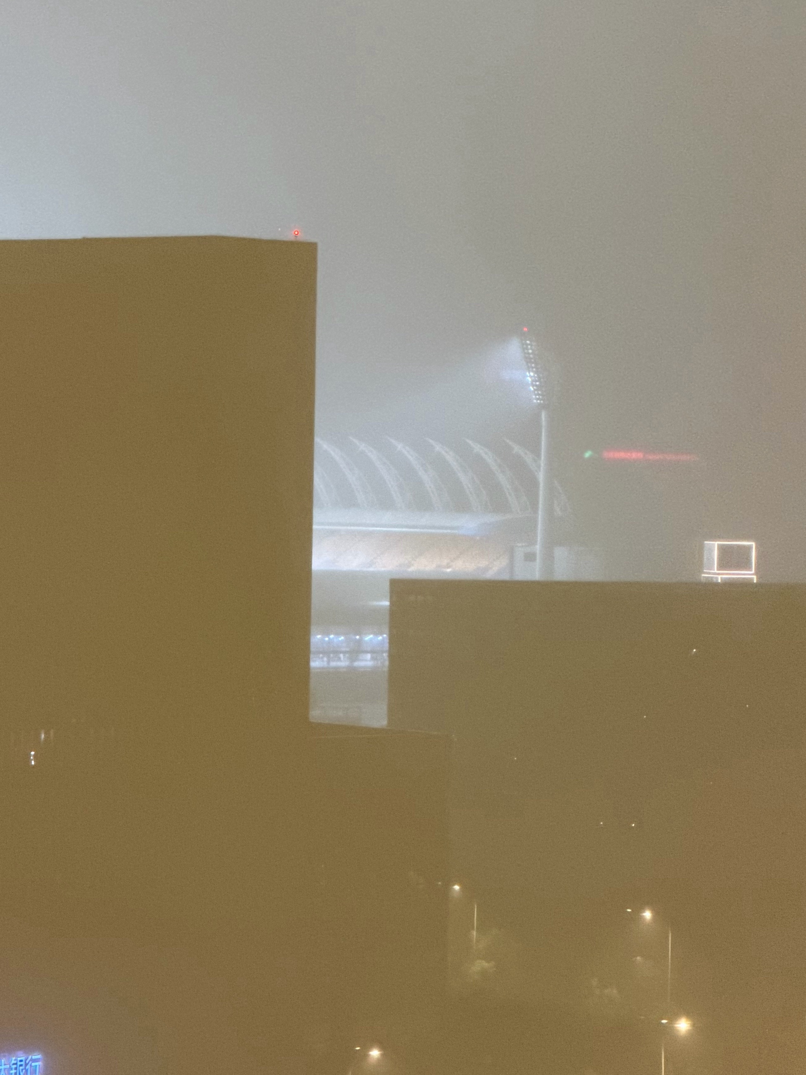 此时此刻，外面雨超大～不知道泰达足球场有什么活动，如果有观众，那可倒霉了 天津