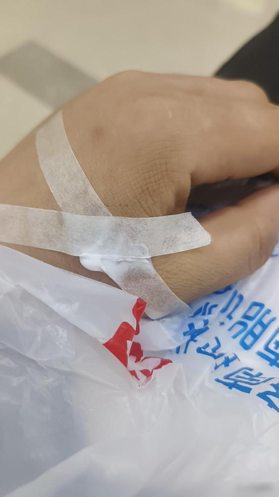 我同事灵活就业交了20年社保。

一直按最低档缴费不说，中间好几次换小生意做，嫌