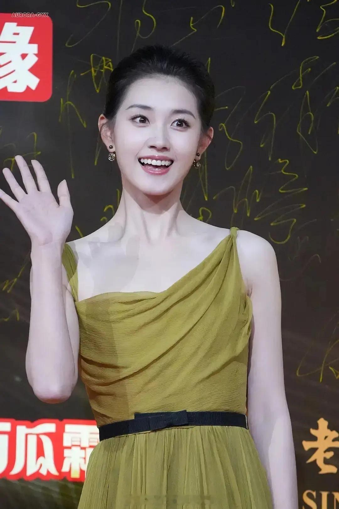 郭宇欣周也撞衫，同款迪奥礼服 