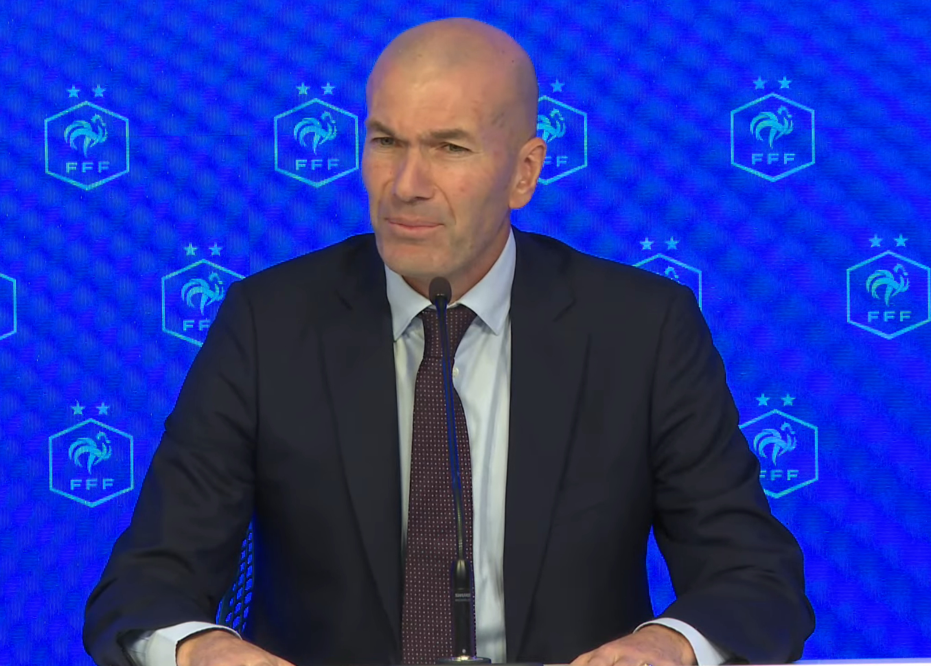 🇫🇷🗣️齐达内：“离开皇马后，我就只想着法国。过去5年我拒绝了很多邀约。”