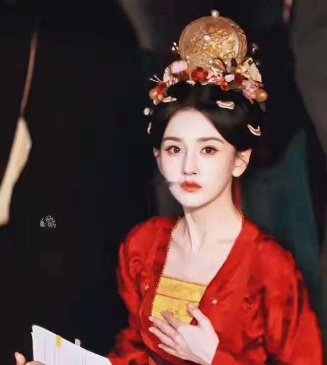 选对风格才是王炸！王楚然唐风簪花，宋祖儿复古发冠都一眼惊艳！ 