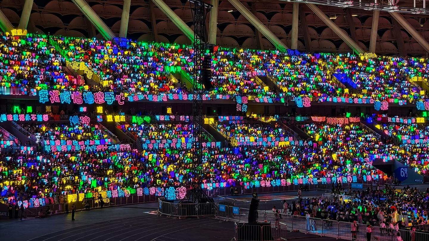 按彩排顺序，橹穆来自天堂的魔鬼舞台应该在今天吧🩵🩷 