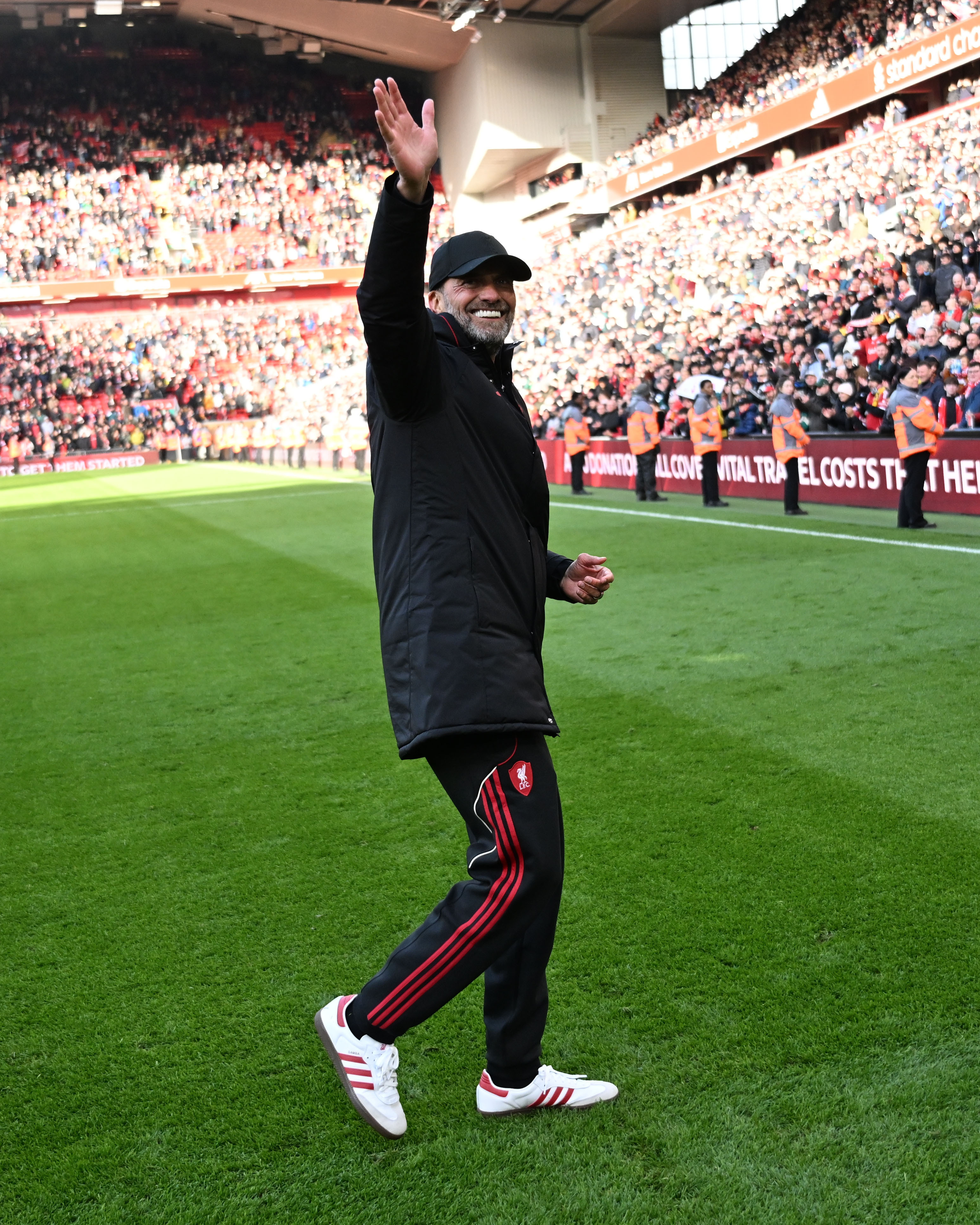 利物浦传奇在安菲尔德踢多特蒙德传奇，看看有哪些球员回来了。利物浦英超