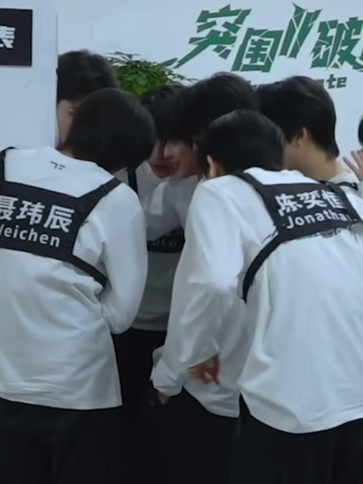 努力探个脑袋挤进去看成绩🫳🏻 