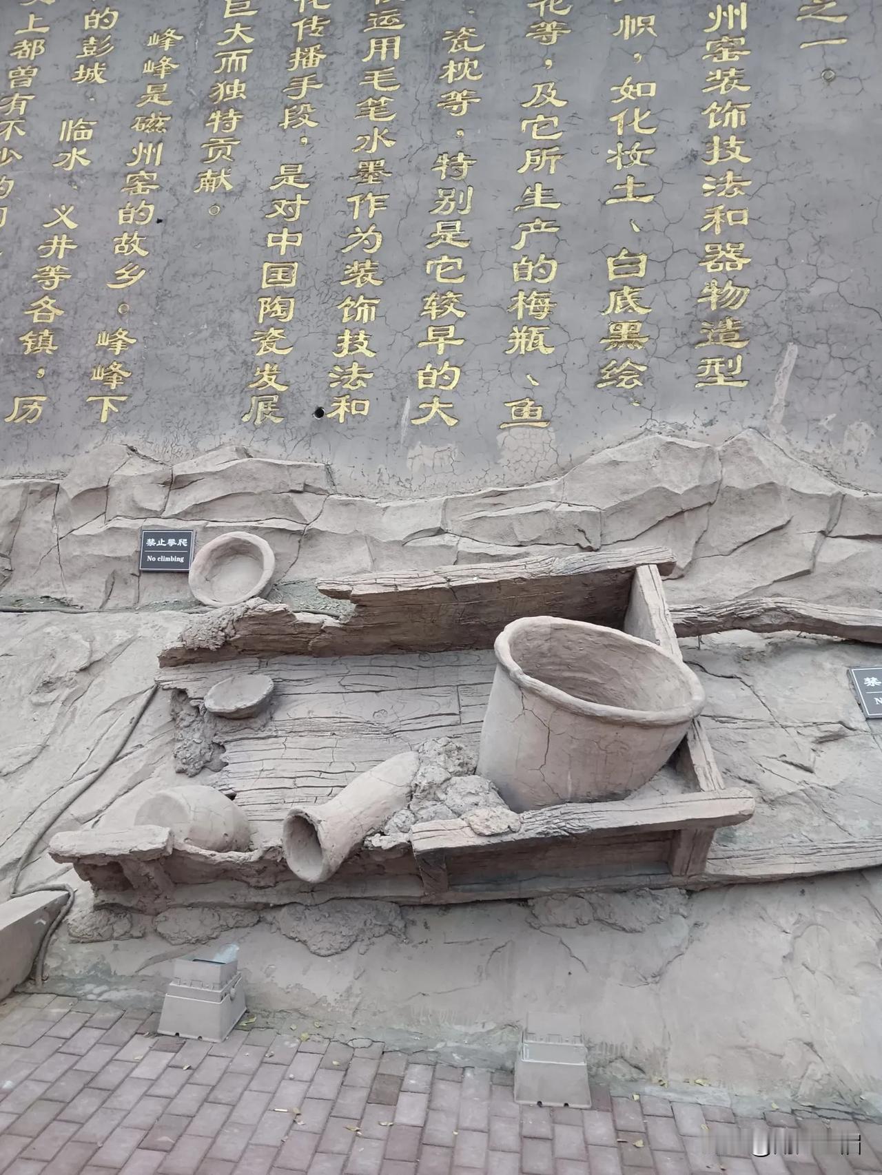 今天，应姐妹之邀，随群一起去了河北武安的七步沟景区，是国家级4A景区，现在的红叶