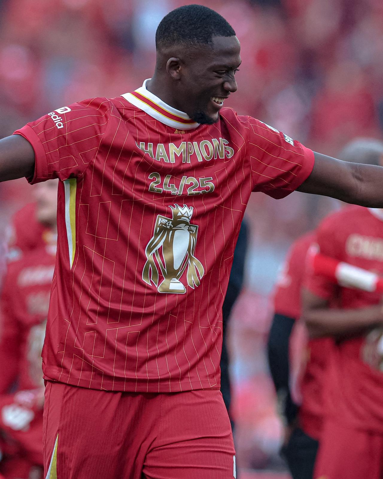 继续挖角利物浦！拿下阿诺德后，皇马又将目标瞄准了利物浦后卫科纳特，科纳特的合约将