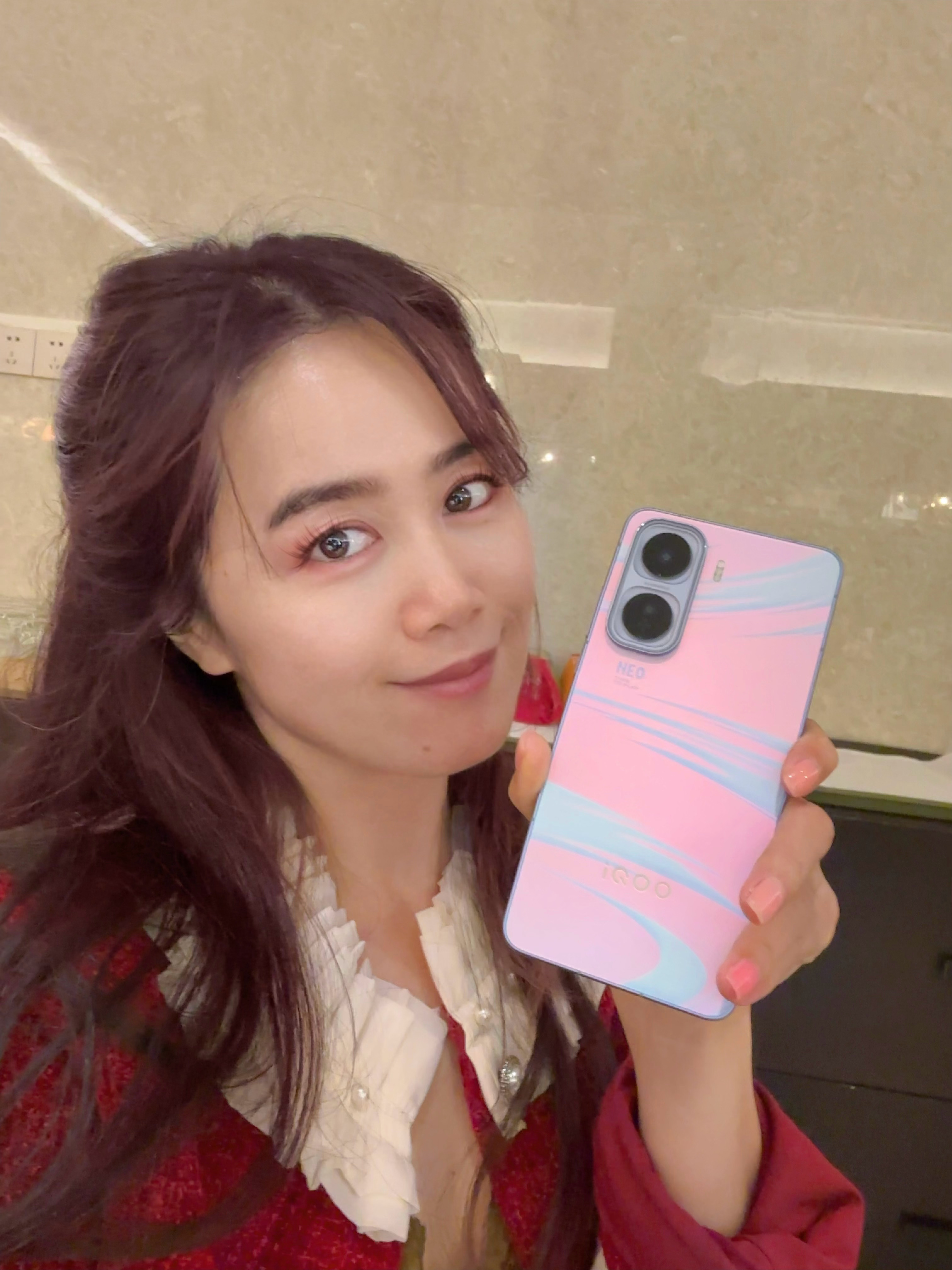 明年手机会大幅度涨价吗现在受市场和贸易战影响，硬件涨价是普遍现象，更何况手机这种