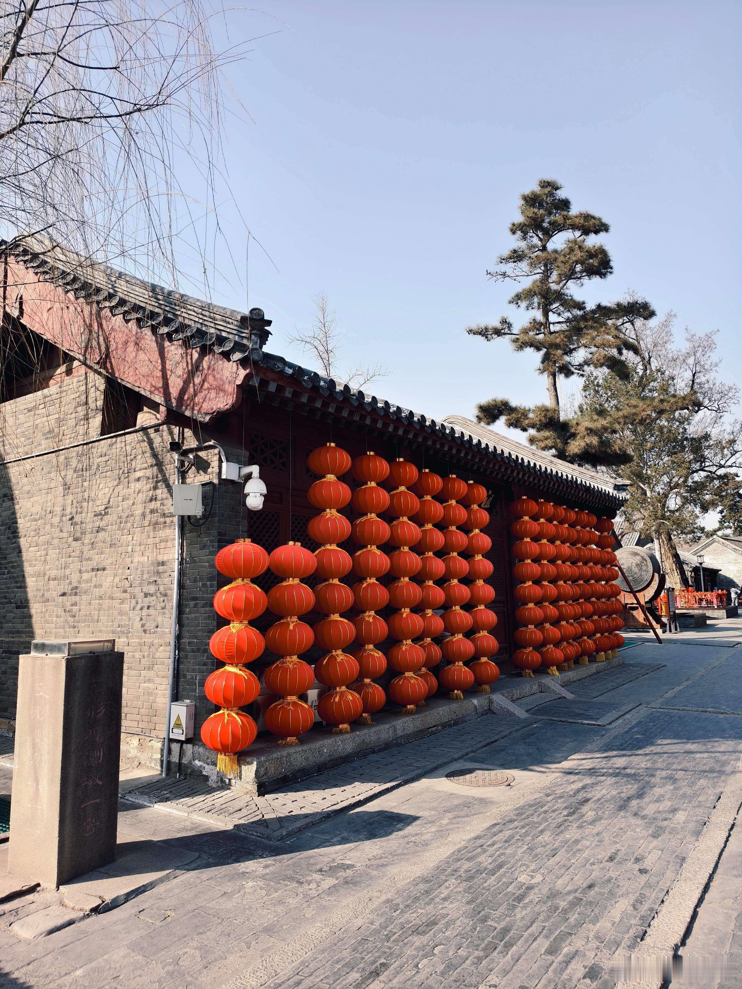 大家开工啦我要反其道而行啦今天来到了充满了建筑艺术气息的独乐寺，看到了不一样视角