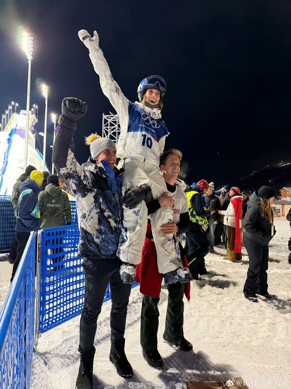 开年的激动时刻，是谷爱凌和妈妈一起为我们创造的！