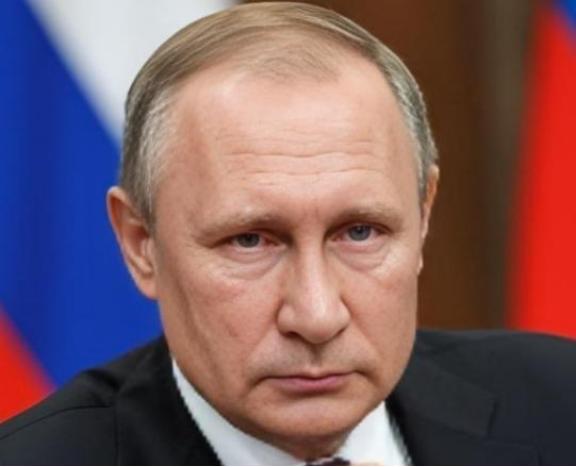 普京就扔了一句话，全世界的空气都安静了。他说，美国的“战斧”导弹要是敢碰俄罗斯一