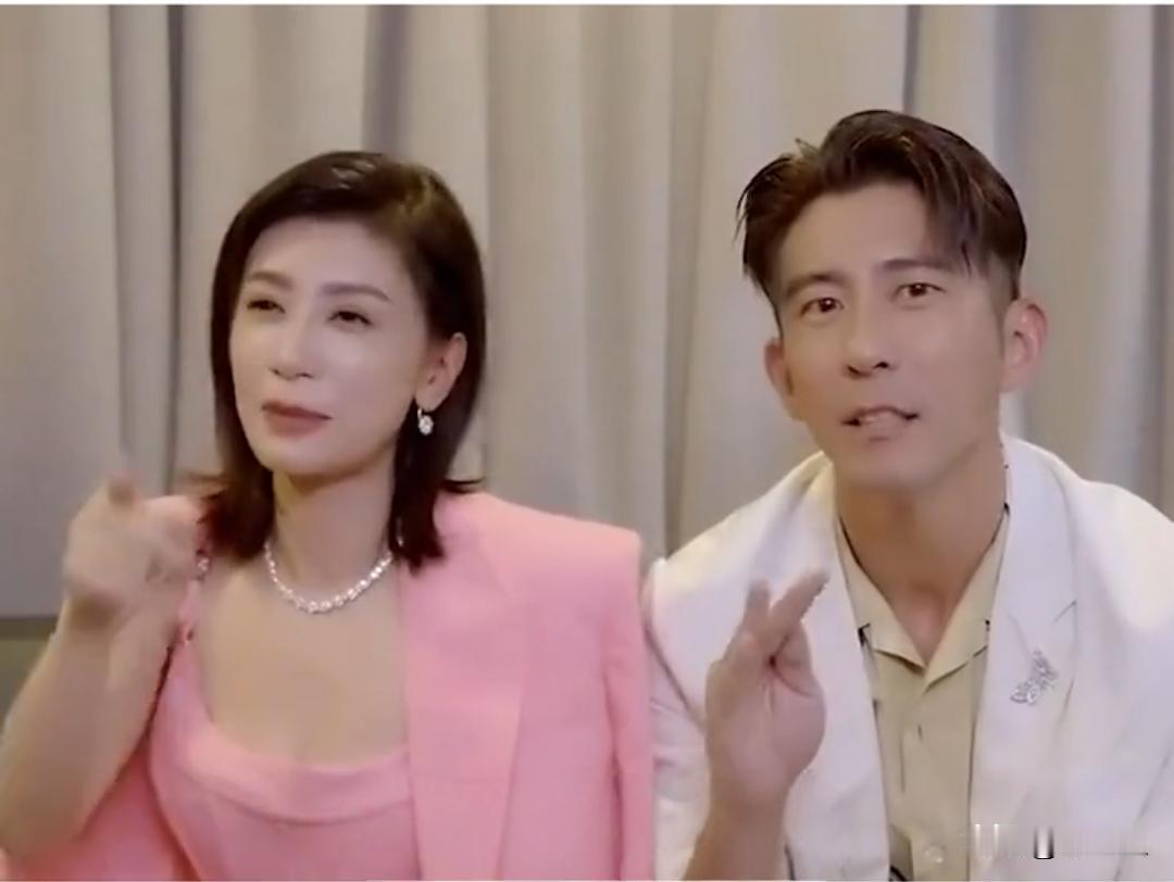 贾静雯长得这么漂亮，竟然选择修杰楷当老公。他长得又不帅，脸又这么长。我感觉他们两