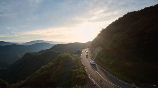 鸿蒙智行2025中国新势力年度销冠谁懂啊！鸿蒙智行2025成了新势力销冠，43个