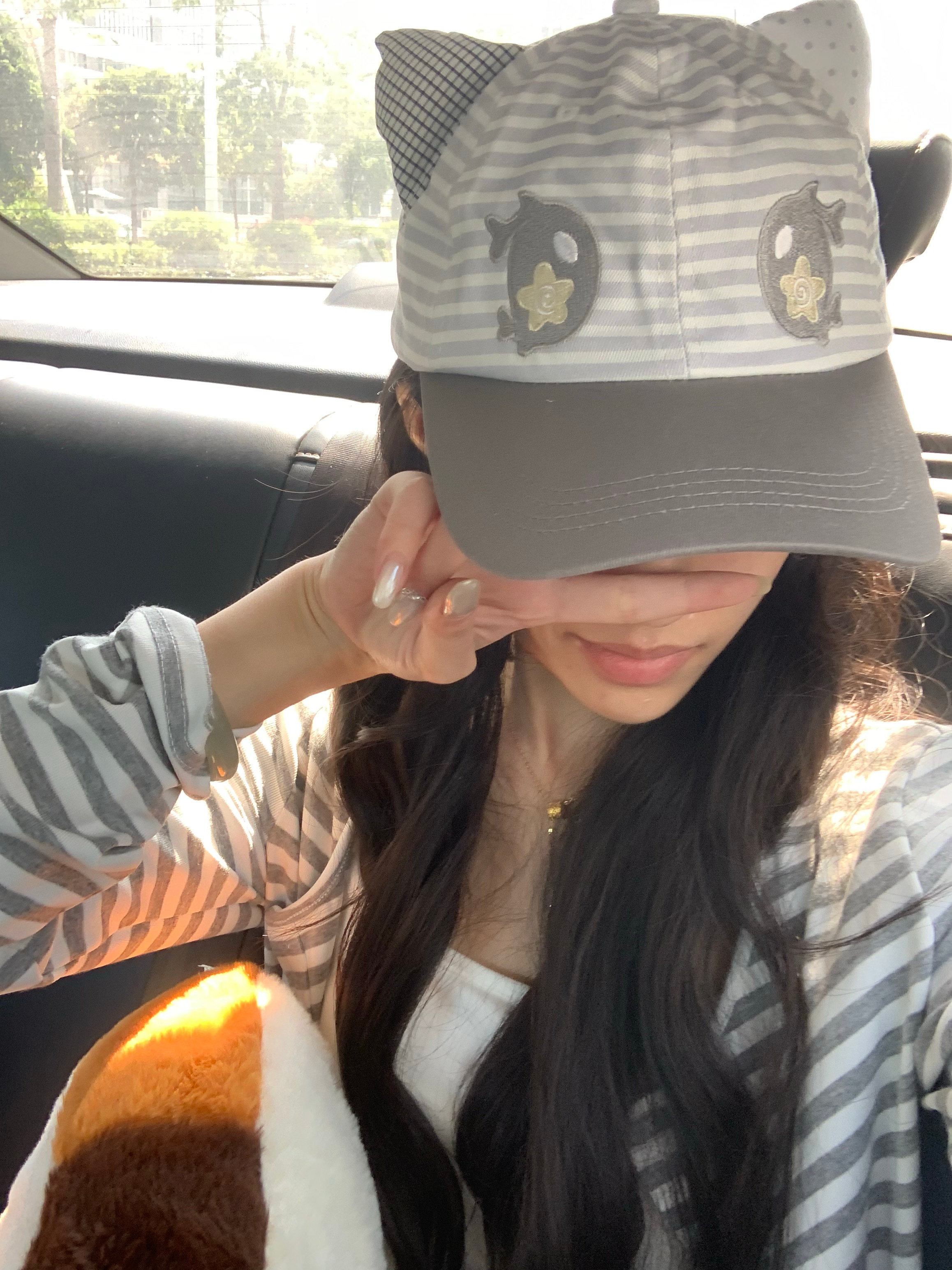 完啦完啦，迟到了……起不来妆也没画这年头打个车都这么难吗，有钱都没人争 