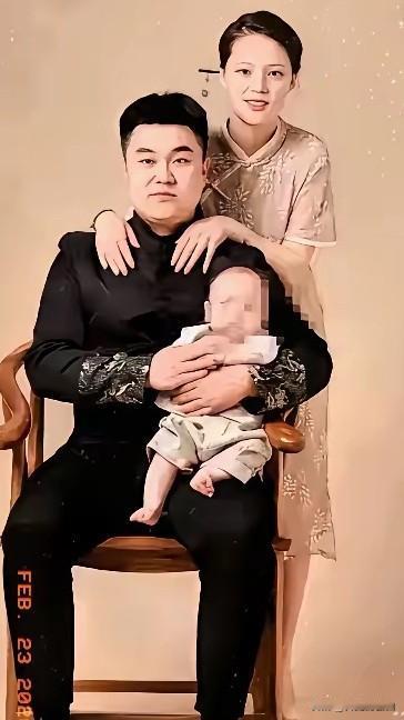 全网都在蹲这对打人夫妻的处理结果！
必须重判，不然真的难平民愤！
看他俩打人那狠