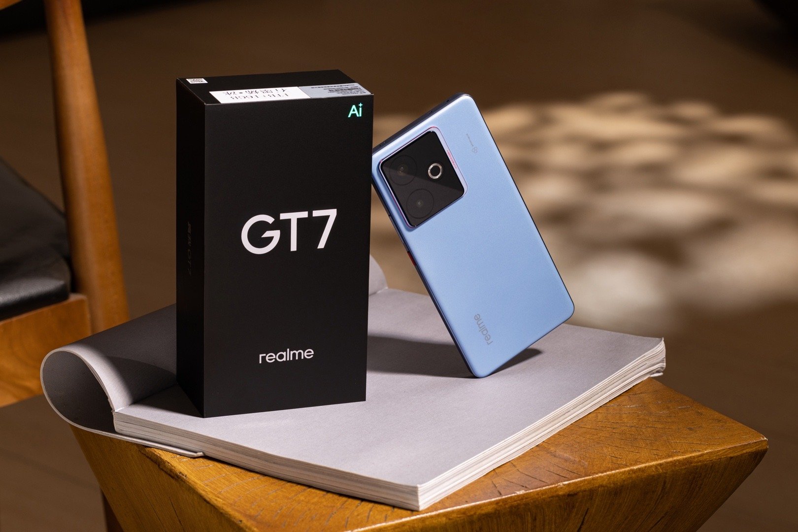 真我GT7石墨烯·冰已经到手一周多了，这机器硬件方面堆的还是比较满的，首先就是正