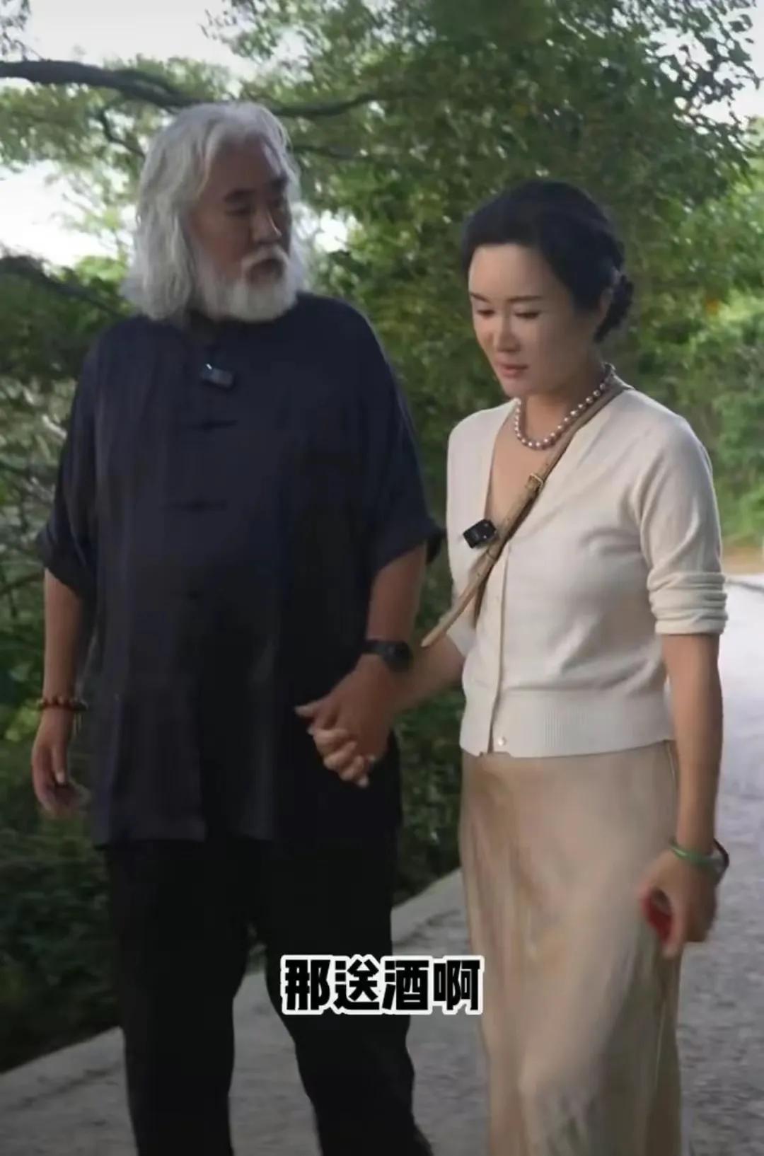 张纪中小31岁老婆怀三胎了？

5月28日凌晨，张纪中夫妇发视频为自己直播带货做