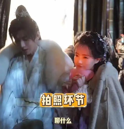 成毅这身白发红袍一出来，我就知道《狐妖》的王权富贵稳了！

李一桐的清瞳一眼万年