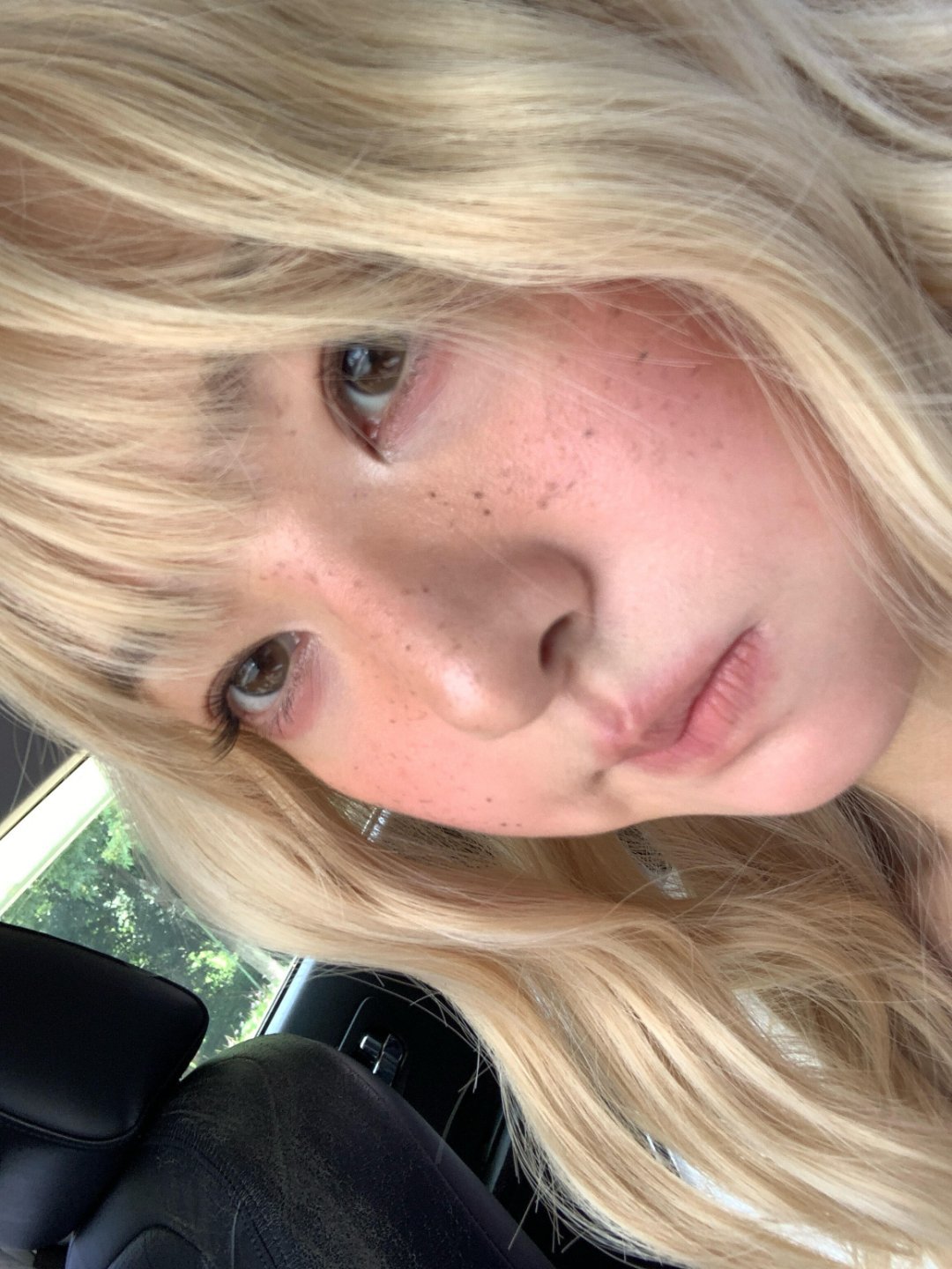 陈怡馨[超话]【🍠new chat】260829这是谁 ​​​