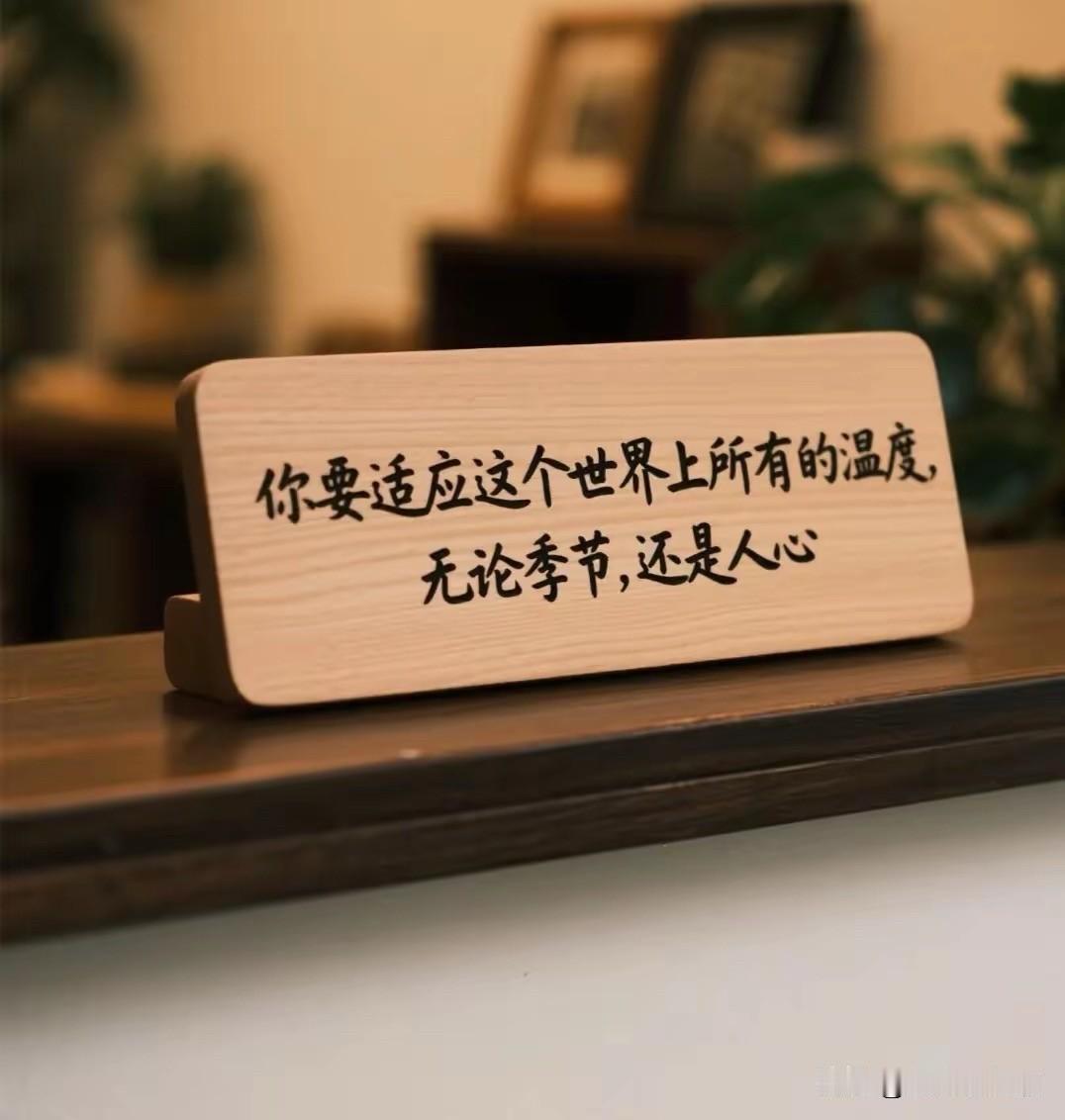 刚睡醒觉下楼就听到外面有人说话。
出去一看俺邻居推着孩子在俺家门口。
看我出去就