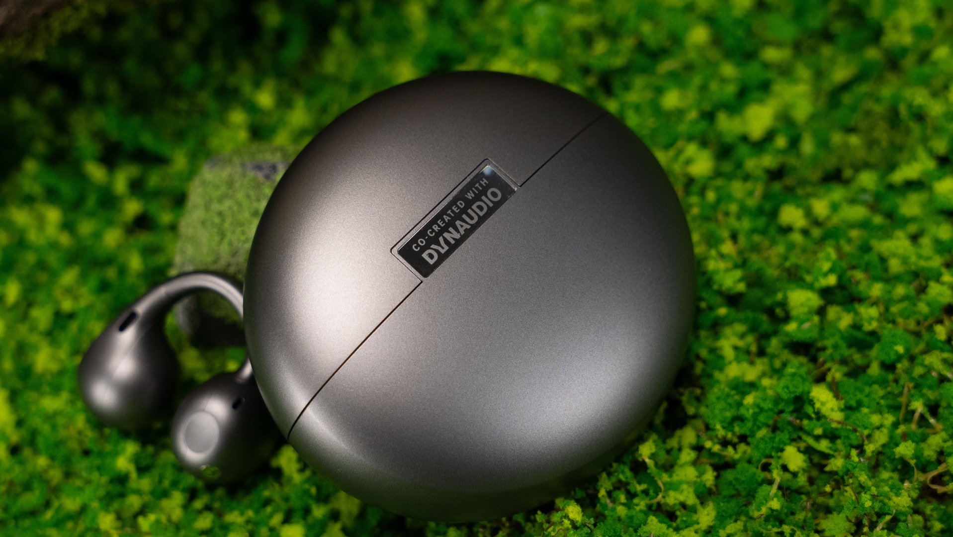 最近一段时间在用这款OPPOEncoClip2，最大的感受就四个字：“无感佩戴”